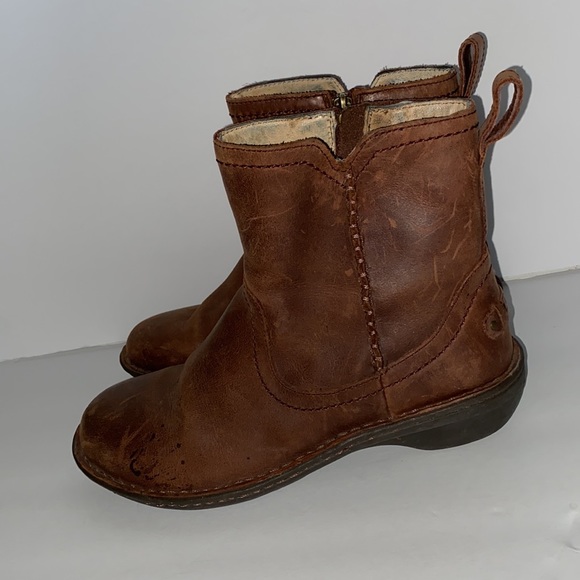 UGG s/n 1004177 boots ankle leather size 7 great condition. - Picture 6 of 14